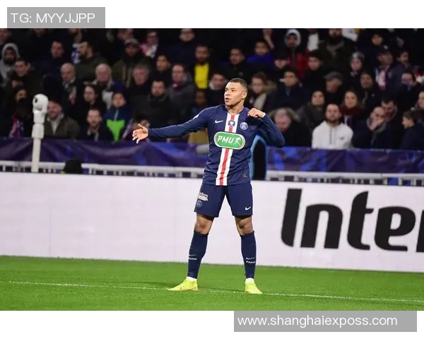 来自足球弱国的足球明星如何在世界舞台上崭露头角与追逐梦想