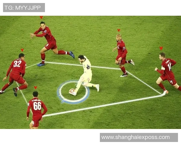 深入分析北京足球队盯防战术的特点与应用策略